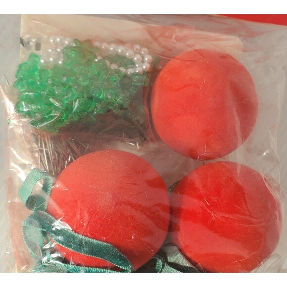 VTG Craft World Red Christmas Ornament Kit Pearl Bead Pin By Emilie Mini Magic - Picture 6 of 7